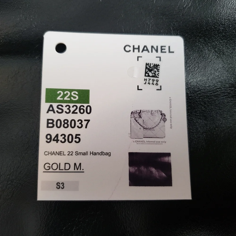 The Chanel 22 small handbag - Picture 9 of 12